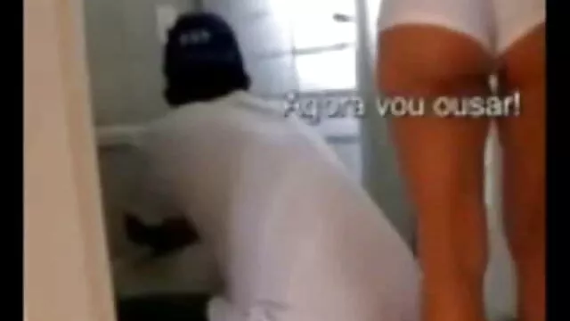 پورنو بدون ثبت نام  دختر با لباس زیر زنانه وابسته به خارجی فیلم سکس عشق شهوانی