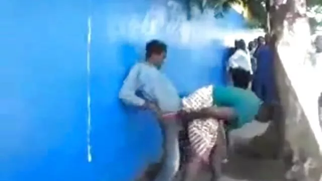 پورنو بدون ثبت نام  با فیلم سکس خارجی خشن آب دادن به دخترک ، الاغ شیرینش را چشید