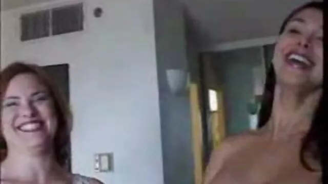پورنو بدون ثبت نام  دو دوست دختر استرپان را دوست عکسای کیرتوکس دارند